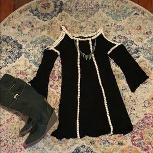 Cold-shoulder lace trim dress